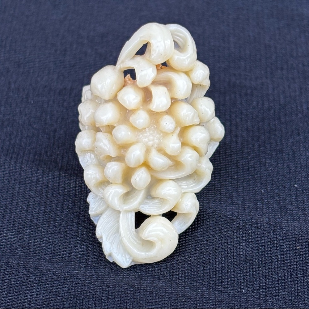 Vintage 1940's Carved Celluloid Floral Off White Ring Made in Japan Sz 5.5